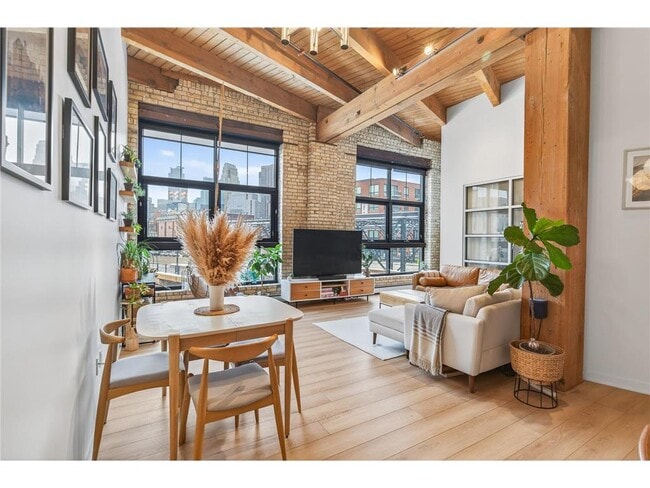 Building Photo - 404 N Washington Ave Unit 205