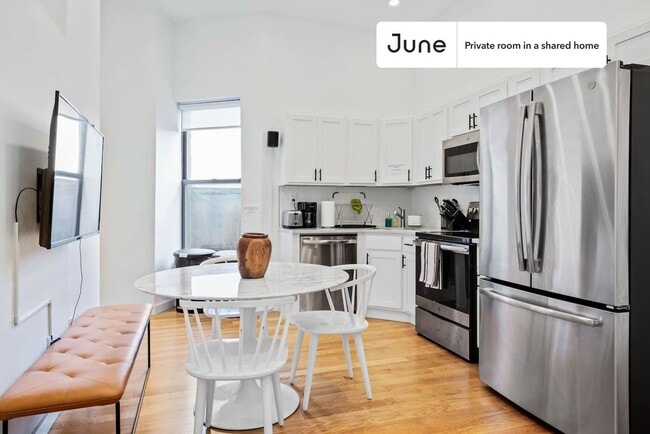 Building Photo - Room in Shared 5.0 bed/2 bath home