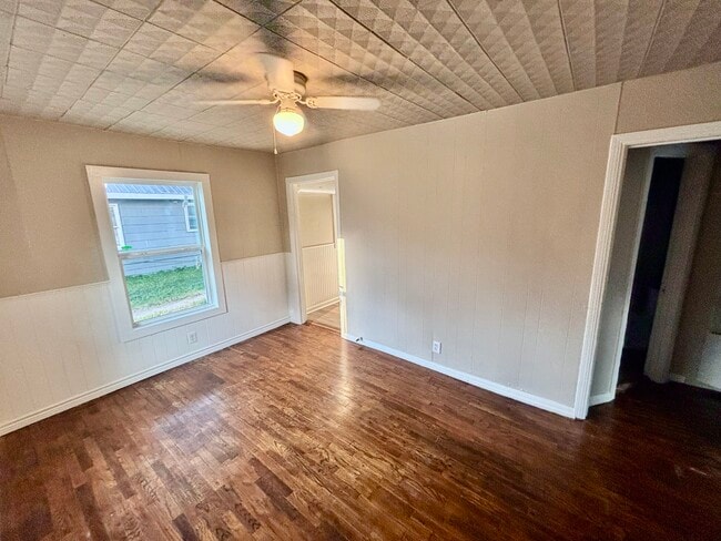 Living Room - 315 Ritchey St