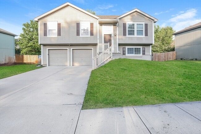 Building Photo - 605 Marguerite St