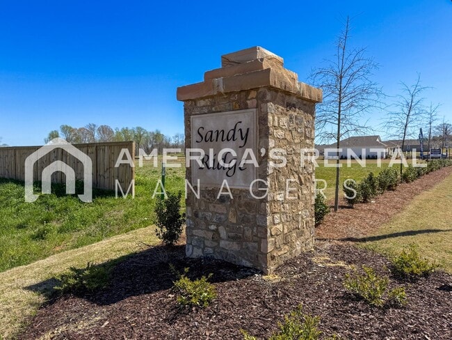 Photo - Modern 2 Bed, 1 Home in Sandy Ridge! Available to View Now!!!