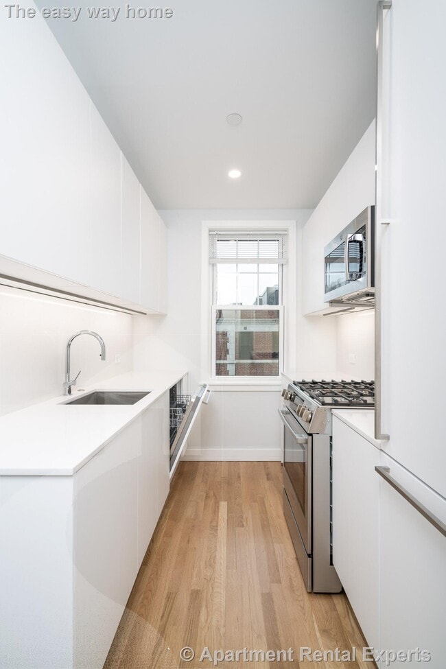 Building Photo - 17 Forest St Unit #42