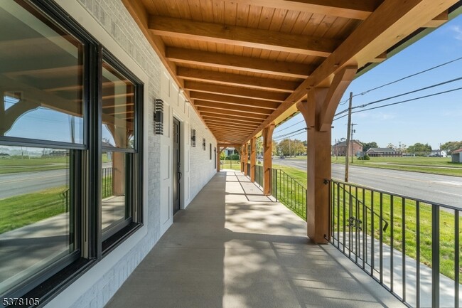 Photo - 535 St James Ave