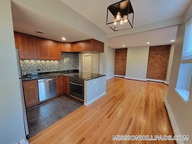 390 Riverway Unidad 16