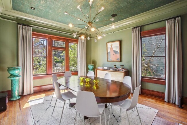 Photo - 788 Lake Ave NE