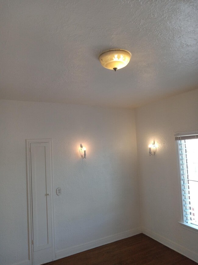 Building Photo - 2112 Earl Ave Unit 2112 Rental
