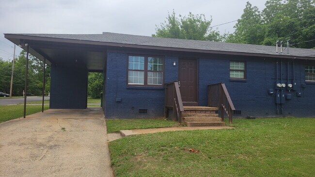 Building Photo - Section 8 accepted 2-Bedroom Retreat in Huntsville – Cozy Living with 803 Sq Ft!" Unit A