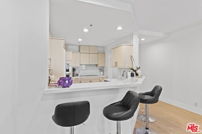 Photo - 10724 Wilshire Blvd Unit 503
