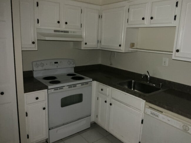 7700 Tremayne Pl Unidad 215
