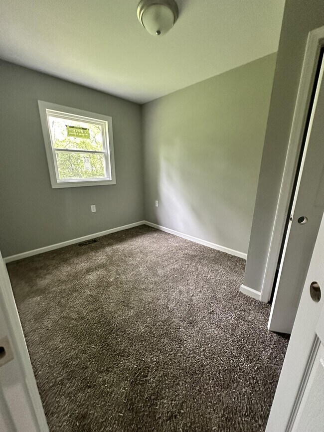 Photo - 1405 Heather Pl