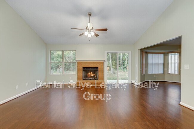 Photo - 3861 Karissa Ann Pl E