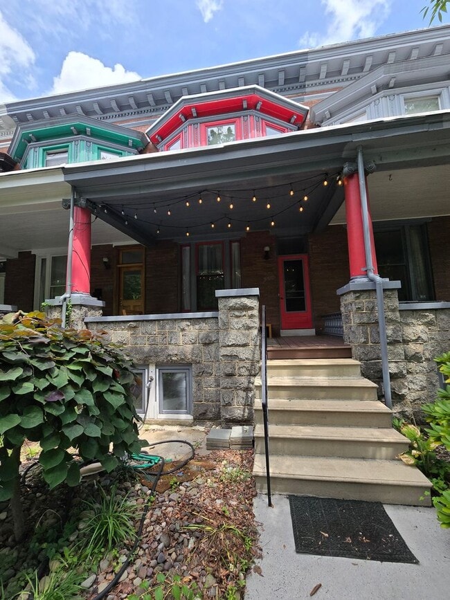 Building Photo - 3-Bedroom, 1.5 Bathroom Charles Village Townhouse
