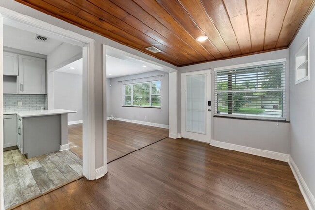 Photo - Charming & Updated 2/2 with Garage in Colo...