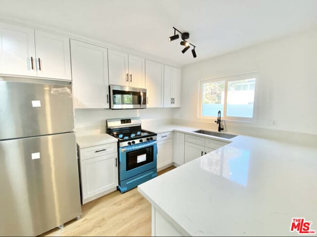 Photo - 3824 Keystone Av Unit 2