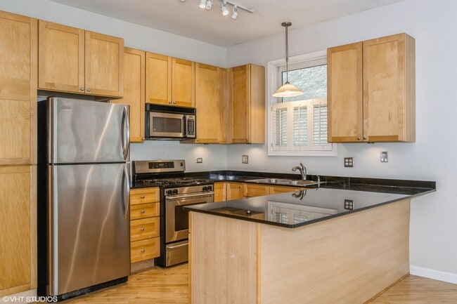 Photo - 2215 W Augusta Blvd Unit 2W