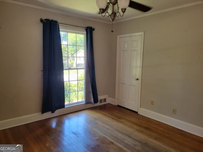 Building Photo - 1845 Monroe Dr NE Unit APT. 3