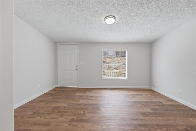 Photo - 190 Chivalry Ln