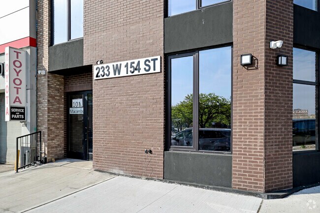 Entrance - 101 Macombs Place