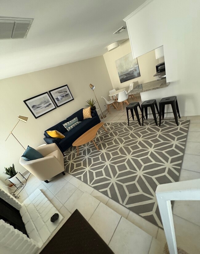 Barclay Square Apartment