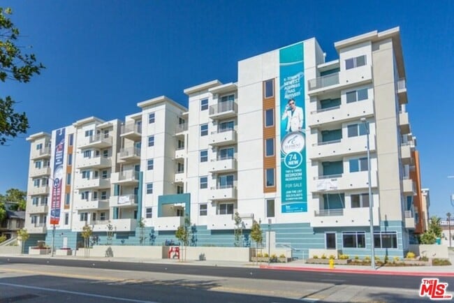 Building Photo - 436 S Virgil Ave Unit 304 Rental