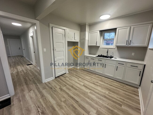 Photo - Welcome home to this beautiful 2 bedroom, 2 full bath in Forest Manor, just minutes from the Fair...