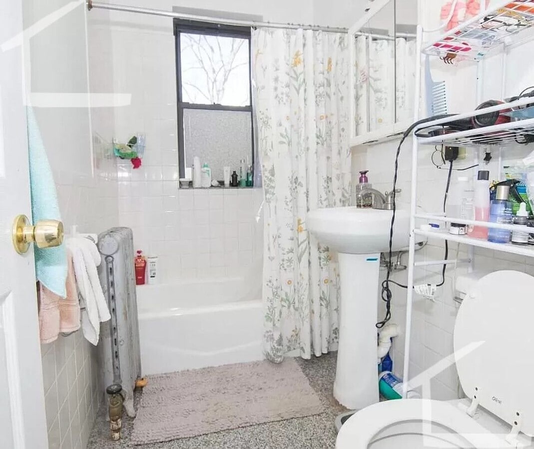 Photo - Great 4 Bed Available 9/1/26