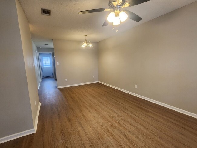 Photo - 6000 Susan Cir Unit 6000 Susan Cir -  B