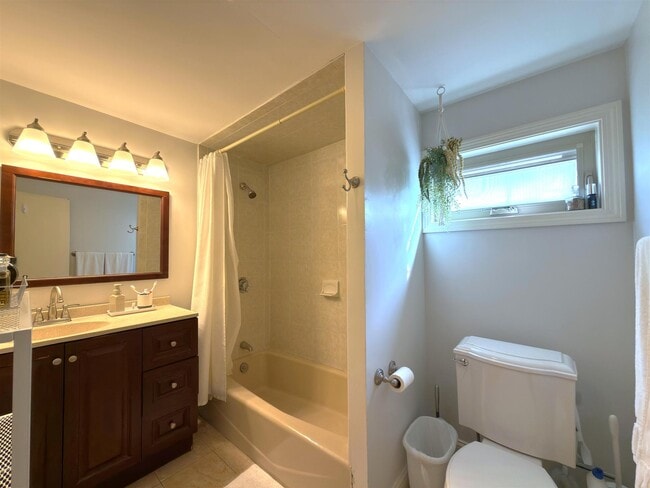 Photo - 9 Amaranth Ave Unit 2