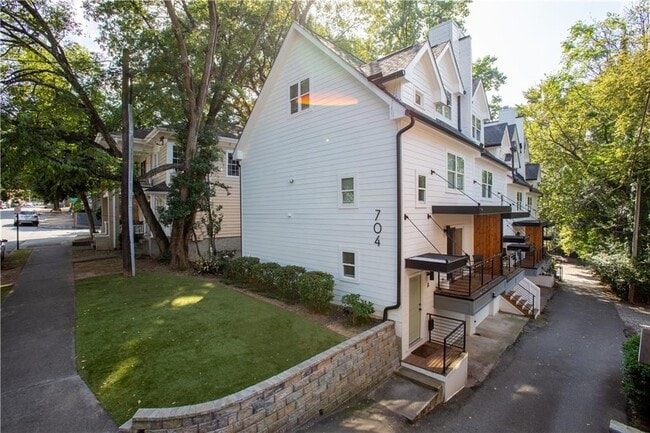 Photo - 704 Durant Pl NE