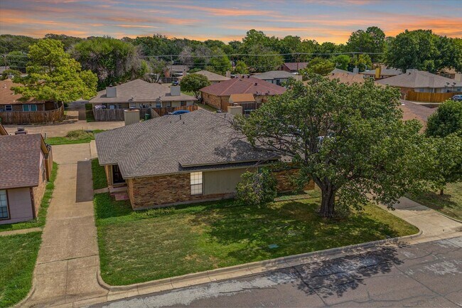 Photo - 2319 Indigo Ln