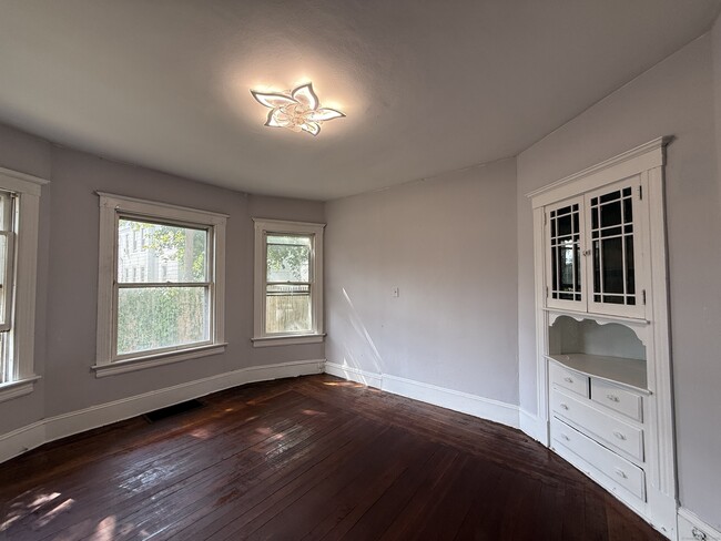 Building Photo - 184 Fairview St Rental