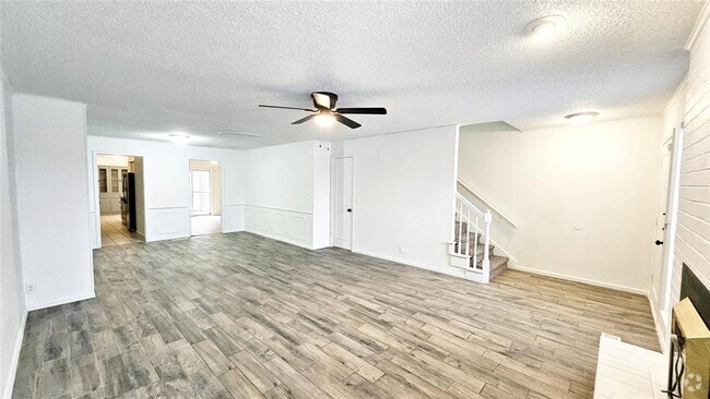 Building Photo - 2121 NW 117th St Rental
