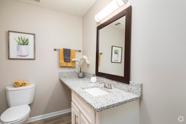 2 beds, 1.5 baths, 950 sq ft