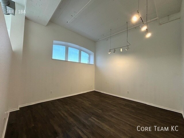 Photo - 320 W 7th St Unidad 103