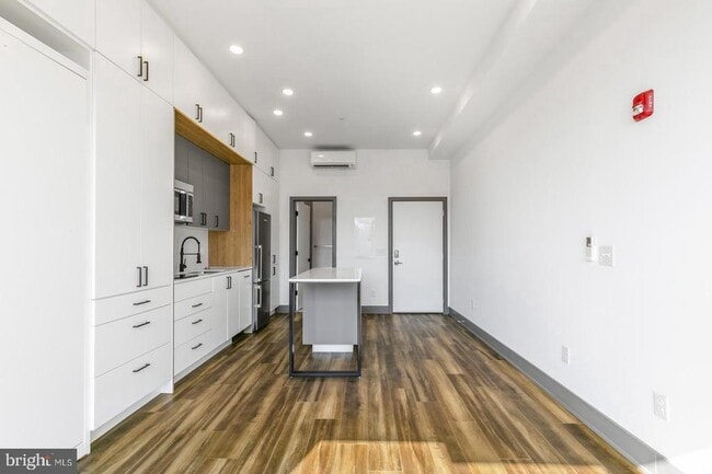 Photo - 1935 E Hazzard St Unit 301