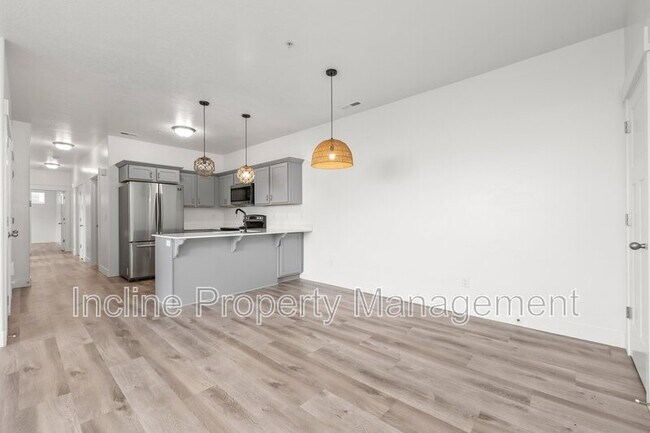 Photo - 547 N 360 W