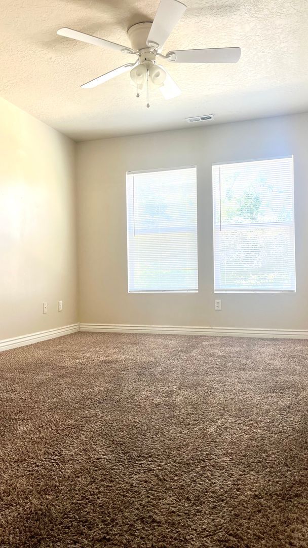 Photo - 3 Bedroom/2.5 Bathroom townhome in WVC