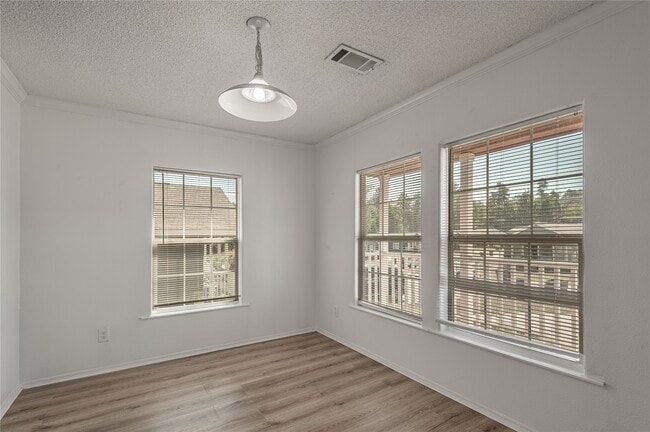 Photo - 112 Varsity Dr