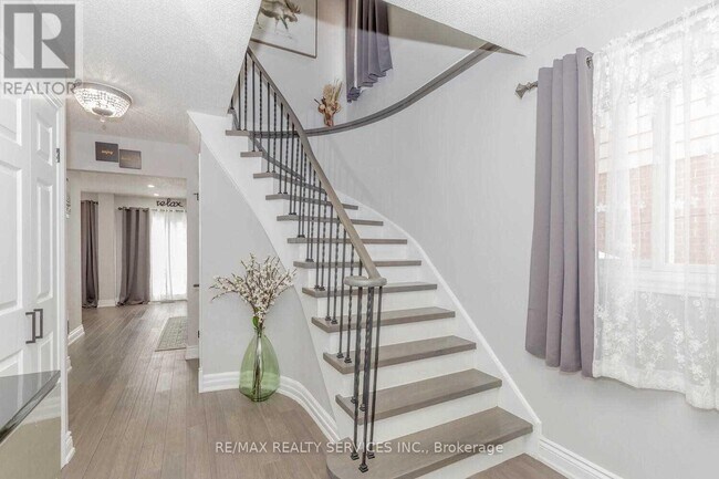 Photo - 89 Martindale Crescent