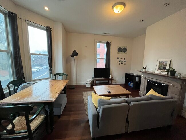 Photo - 1548 Tremont St Unit 3