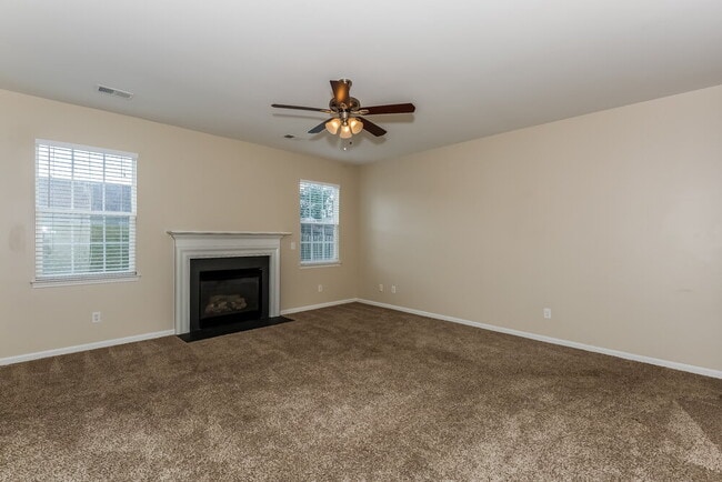 4914 Lifeline Ln