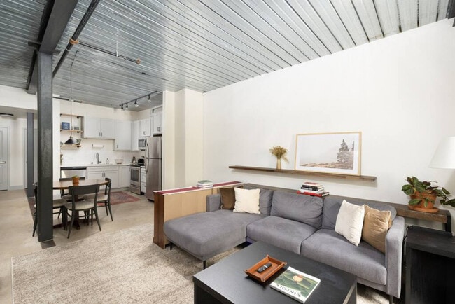 Photo - 1009 W Juneau Ave Unit ID1390079P