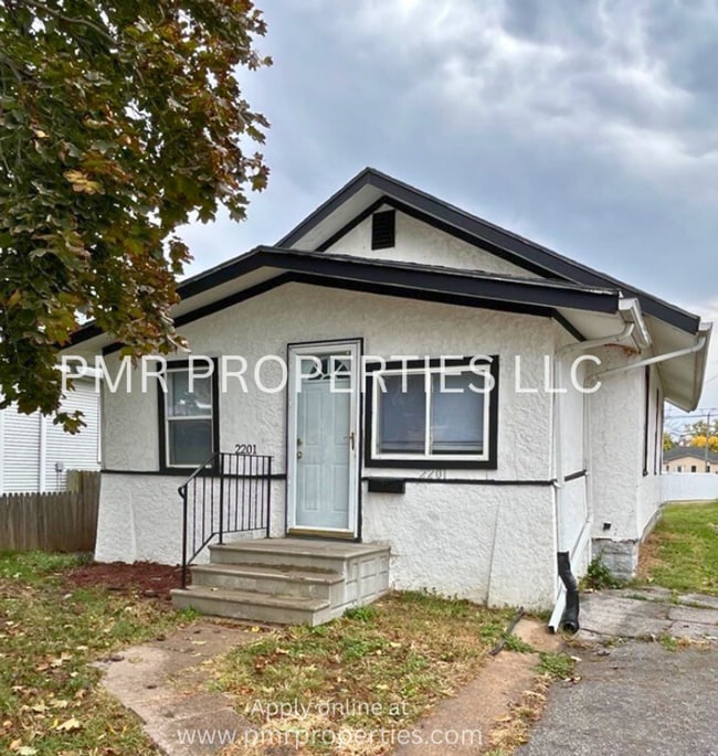 Building Photo - 2 Bedrooms/1 Bathroom House