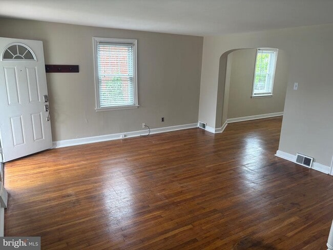 Photo - 2804 Belmont Ave