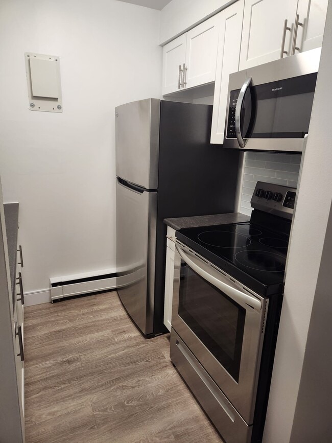 Building Photo - 21 Stirling Ave S Unit 8