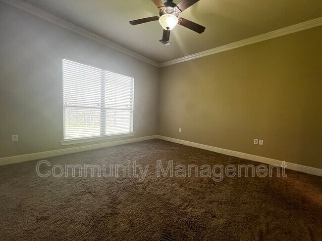 Photo - 610 Spring Cove Dr