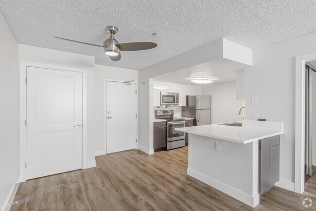 1 habitación, 1 baño - 755 pies cuadrados - Comedor - Market Street Square