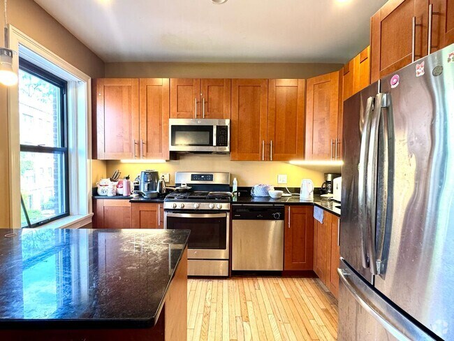 Building Photo - BRIGHTON 5BED / 2BATH WASHER & DRYER IN UN... Rental