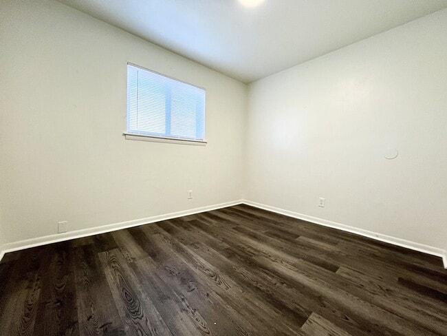 2BR, 1BA - DELUXE