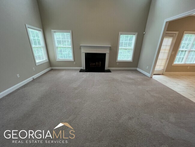 Photo - 2075 Jessica Way